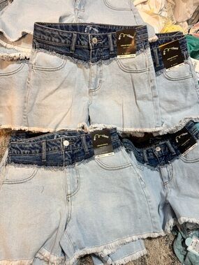 Art Class Girls Relax High Rise Shorts
Sizes S,L & XL